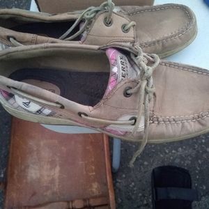 Sperry's pink and tan plaid size 9.5